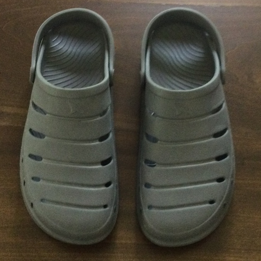 Size 12 rugged shark men’s shoes New without tags